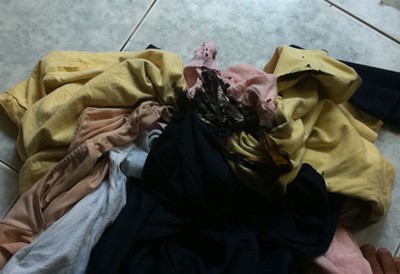 Quần áo bị sém trong tủ nhà cháu bé